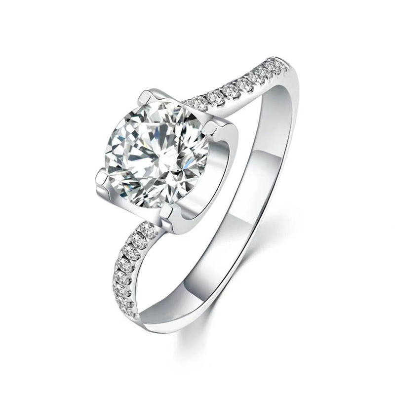 Round Cut 4 Bull Head Prong Setting Diamond Ring With Staggered Half Pave Band