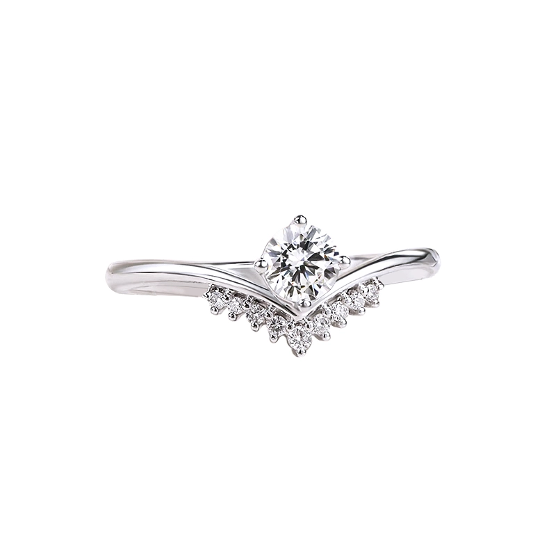 4 Prong Round Cut Main Stone With V-Shaped Curved Side Pave Band