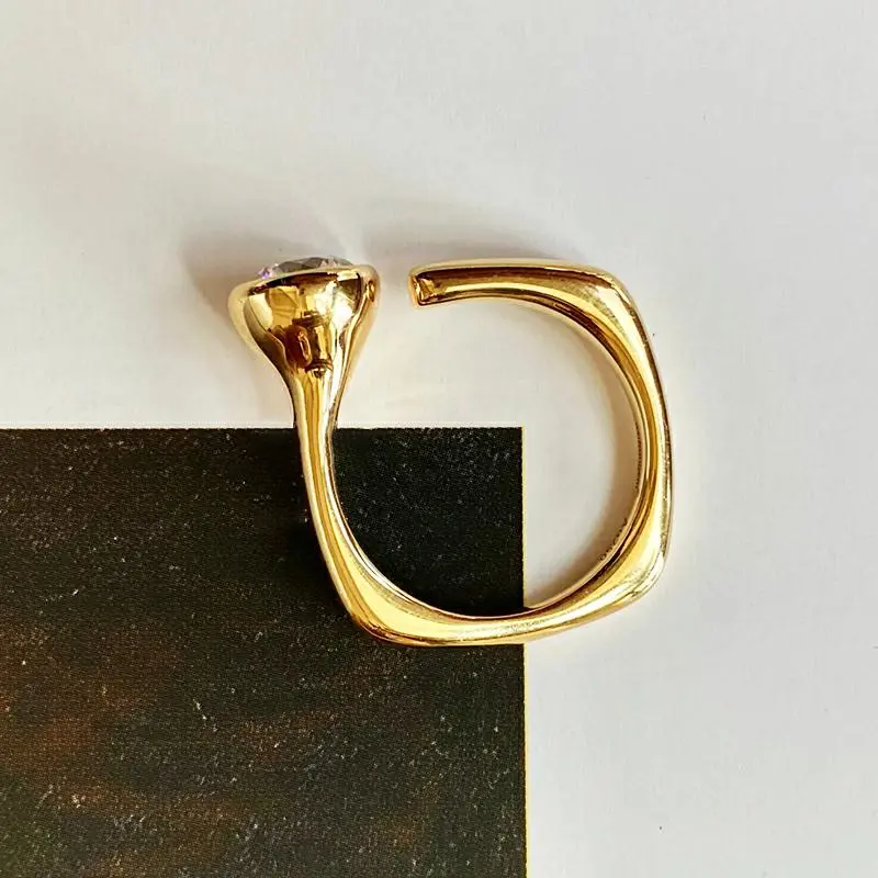 Cup-shaped lab-grown diamond ring in 18K gold