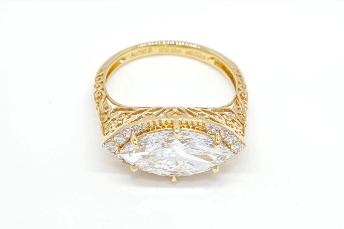 18K Yellow Gold Vintage Marquise Cut Diamond Ring