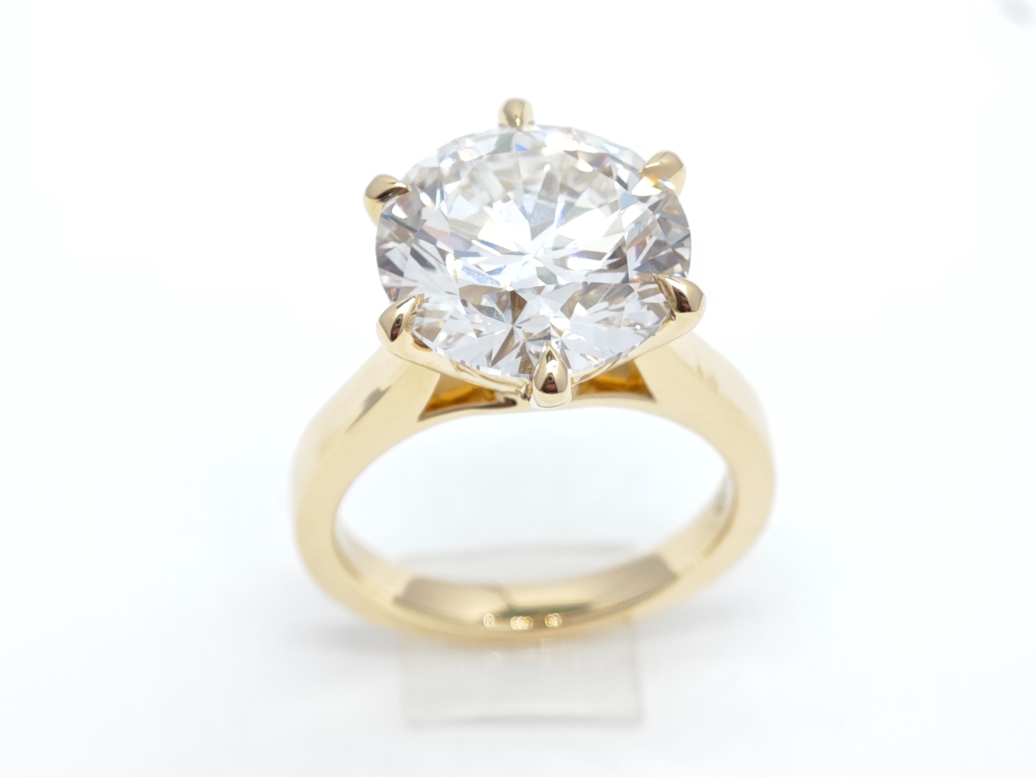 Round Brilliant 6-Prong Solitaire Man Made Diamond Classic Engagement Ring